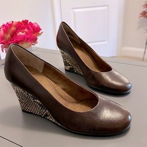 Aerosoles Brown Leather Snakeskin Round-Toe Wedges